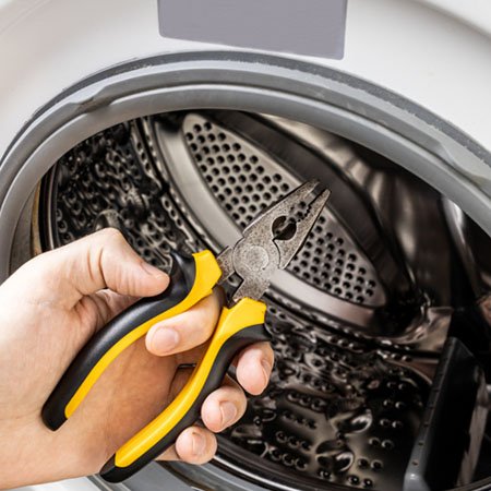 Winton-Appliance-Repair-Men-image_07